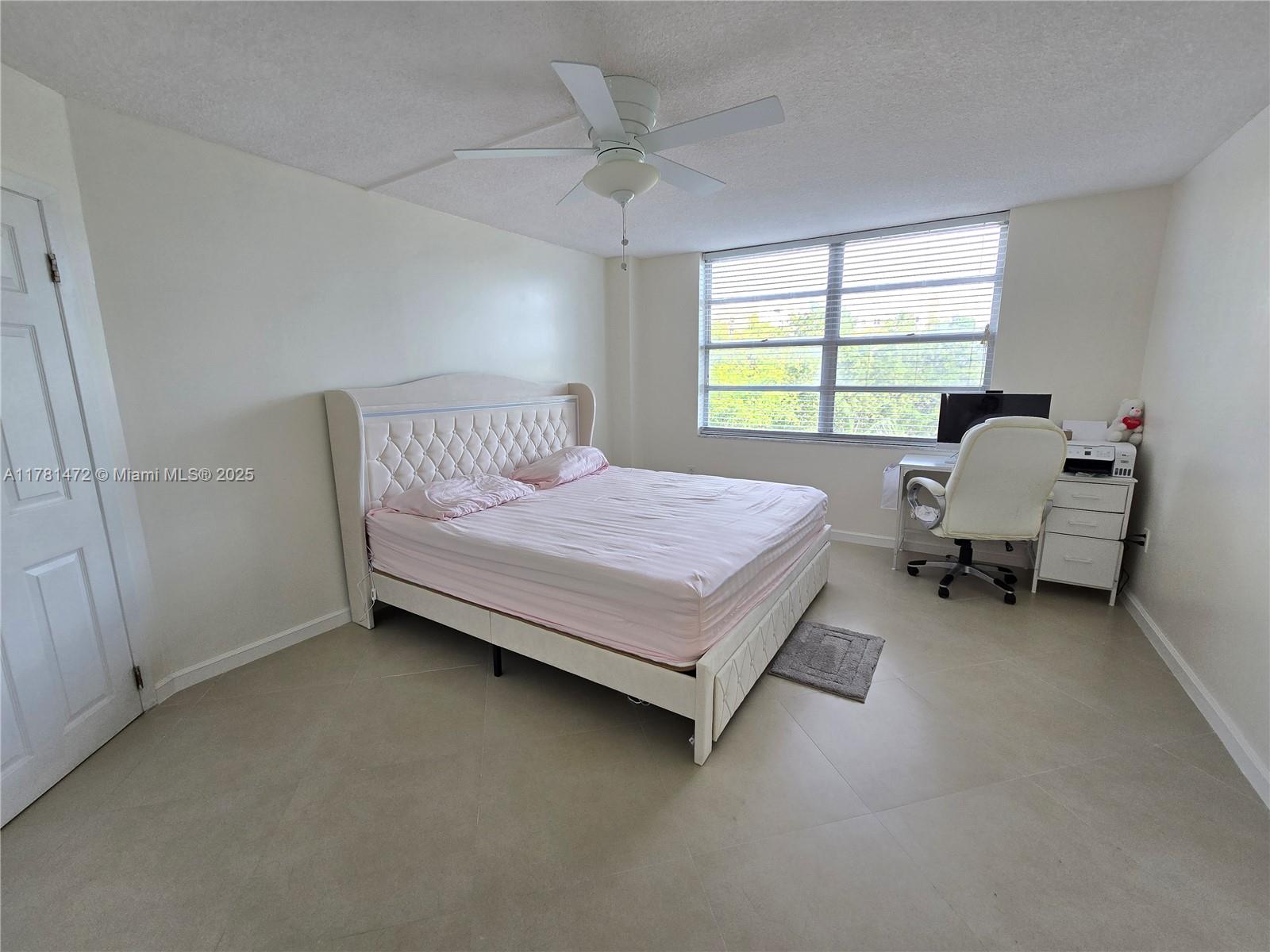 COMMODORE PLAZA CONDO - Residential