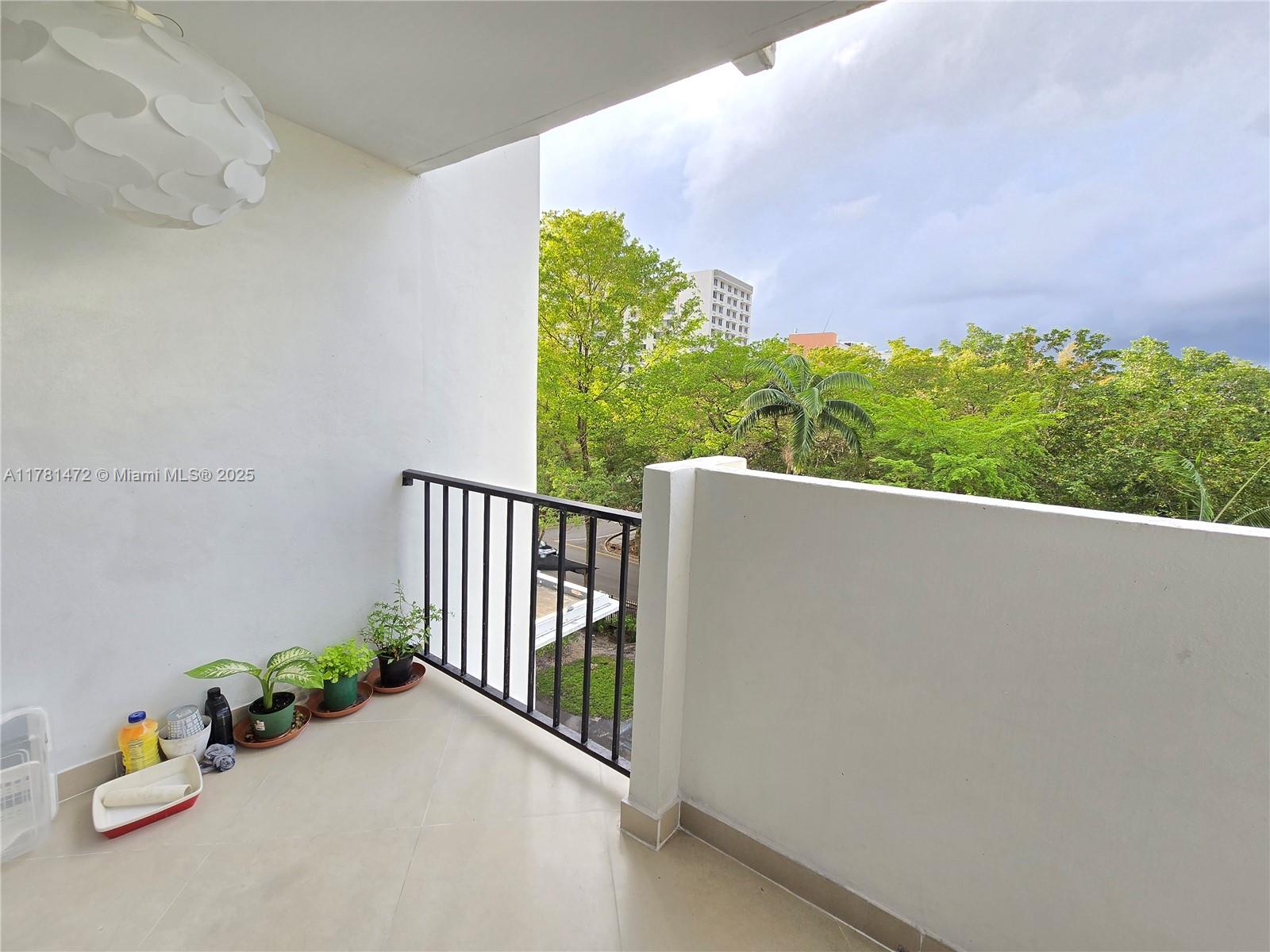 COMMODORE PLAZA CONDO - Residential