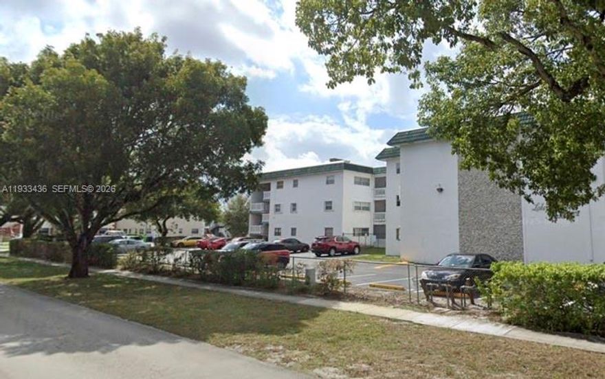 2/2 on the 1st floor. Balcony. Proof of funds and advance scheduling as tenant in place paying $1875 until 11/30/2026.
