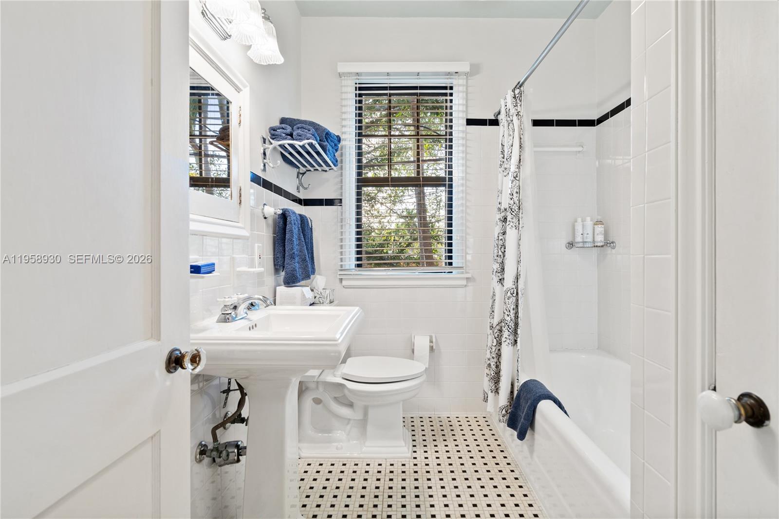 MID GOLF SUB - Residential Lease