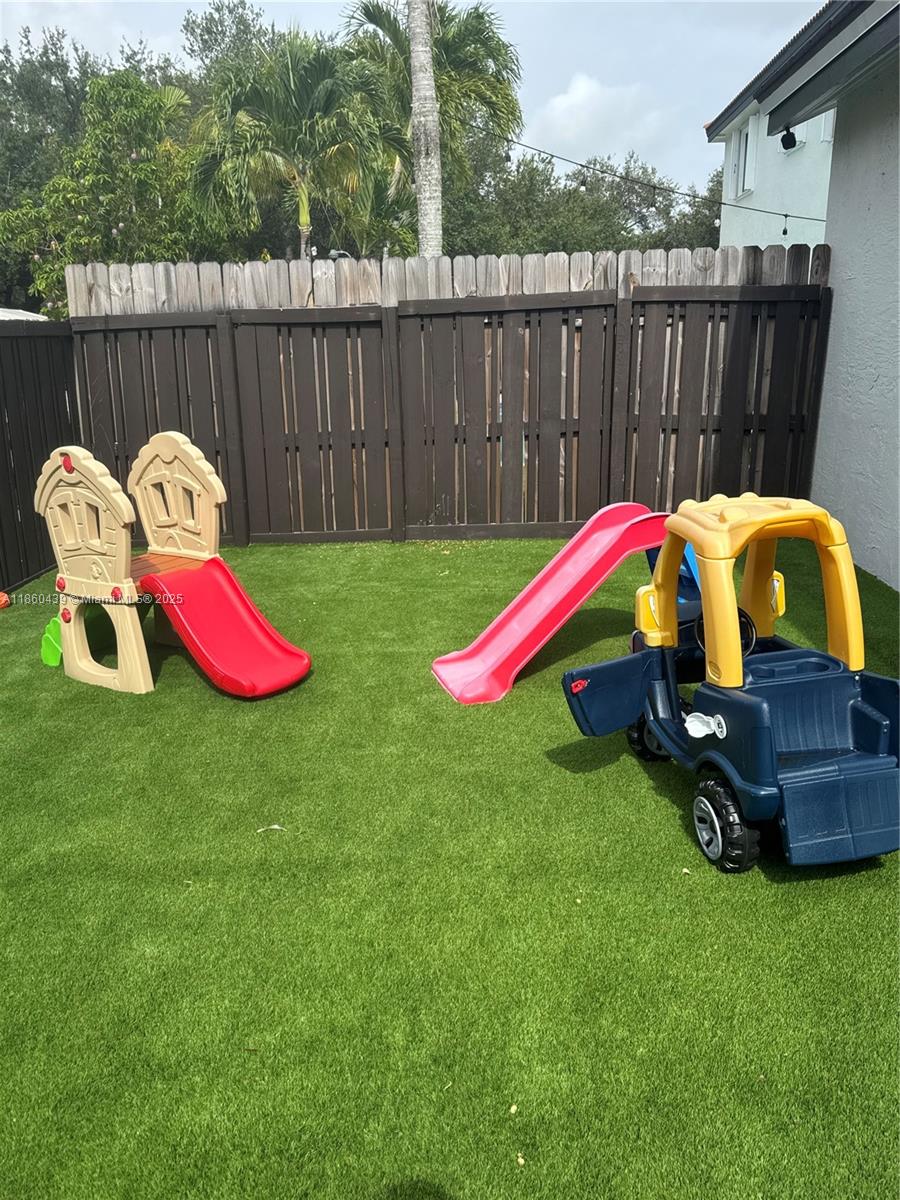 LAKES ON THE GREEN GLYNN - Residential