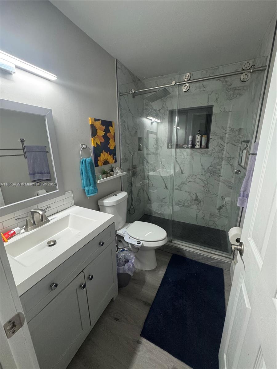 LAKES ON THE GREEN GLYNN - Residential