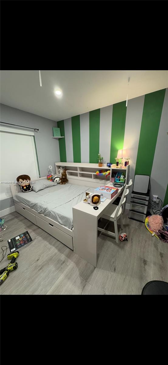 LAKES ON THE GREEN GLYNN - Residential