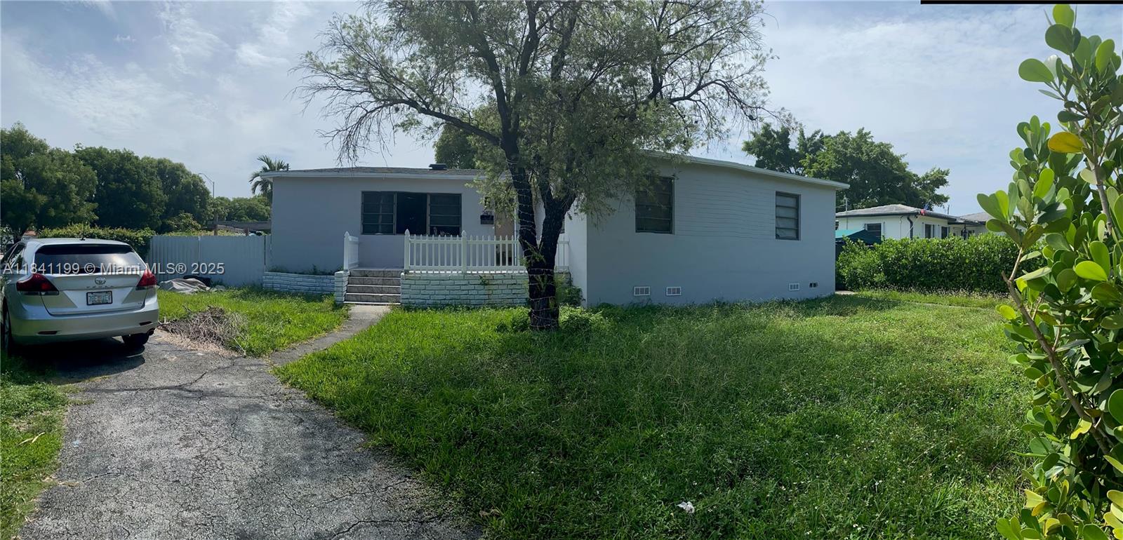 Great Westchester location with walking distance to shopping centers. Circular driveway and a huge backyard big enough to park a boat. Remodeled white quartz kitchen. Living room/dining area with an extra big room for extra family room. Water included in rent. Asking for full background check with proof of employment. First and security deposit only. If you have any questions, please call listing agent.