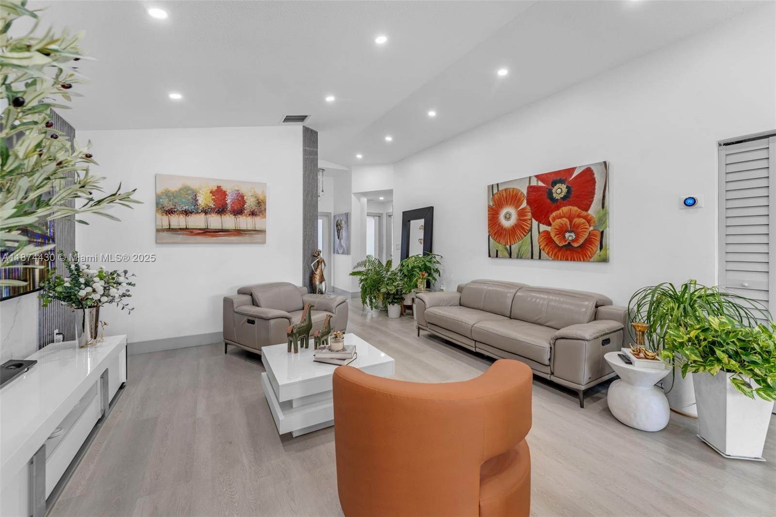 FOREST LAKES GARDENS SEC - Residential