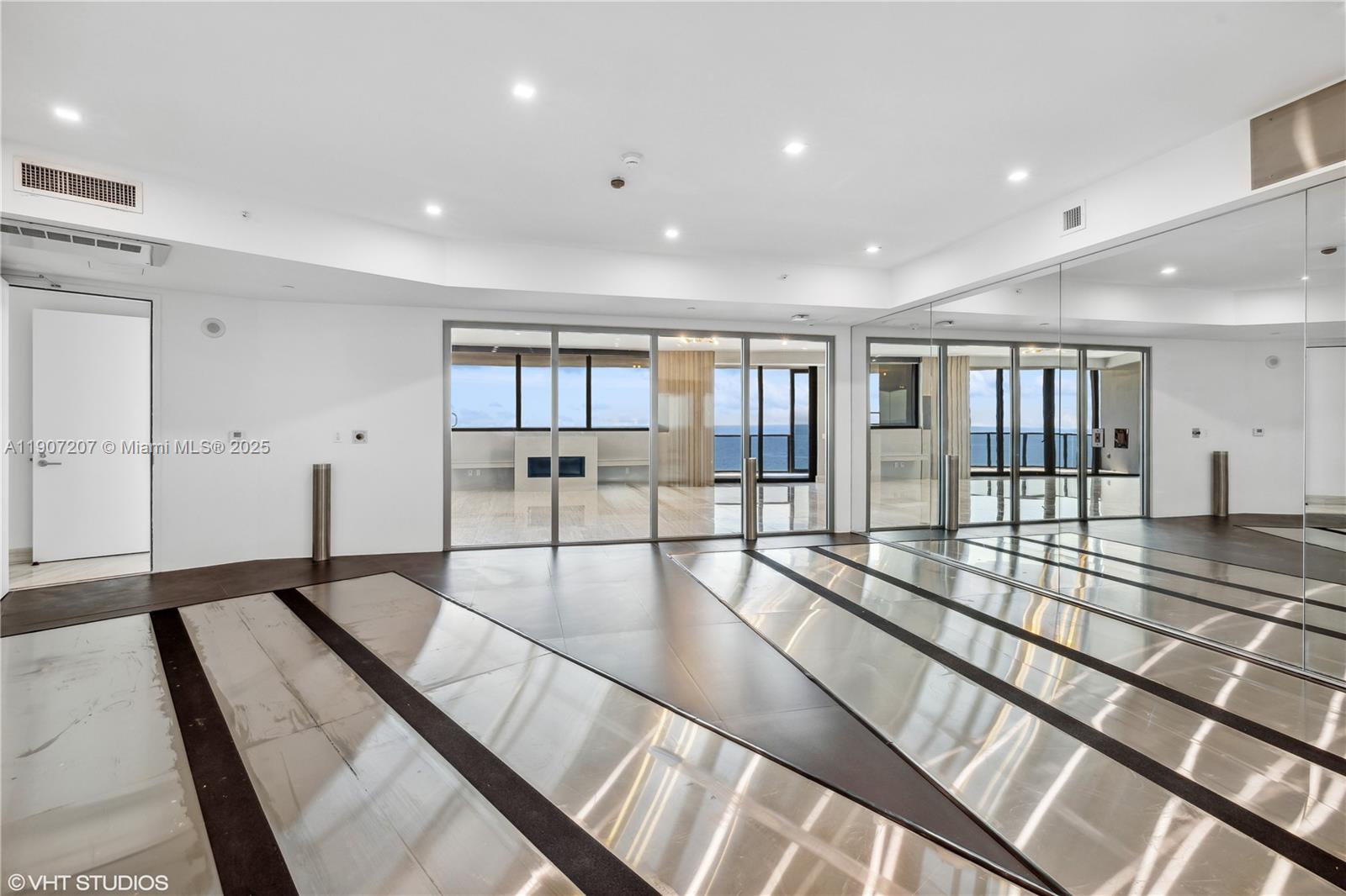 18555 COLLINS AVENUE COND - Residential