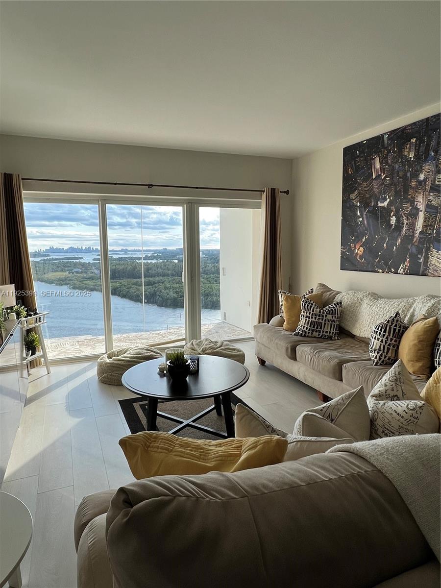 ARLEN HOUSE CONDO - Residential