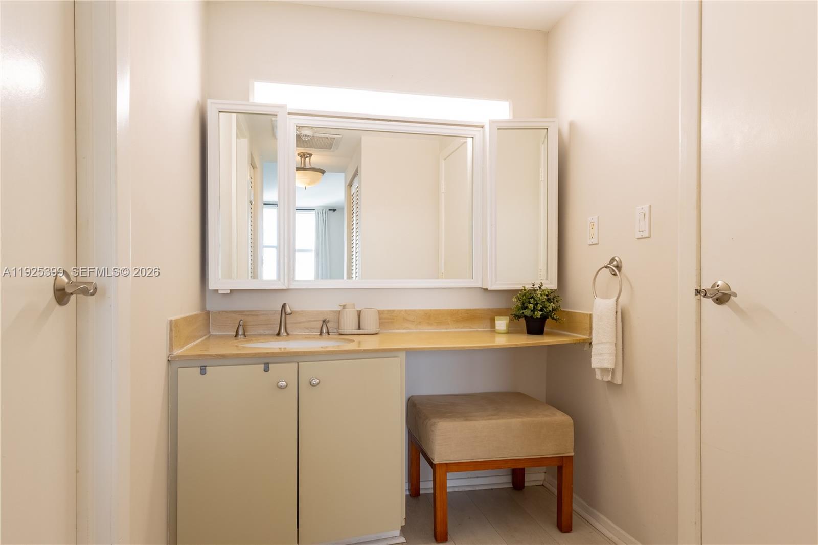 ARLEN HOUSE CONDO - Residential