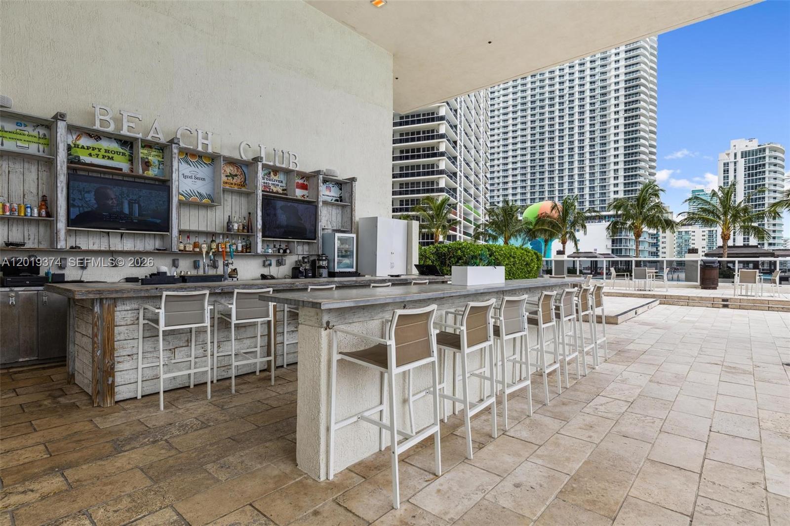BEACH CLUB II - Residential