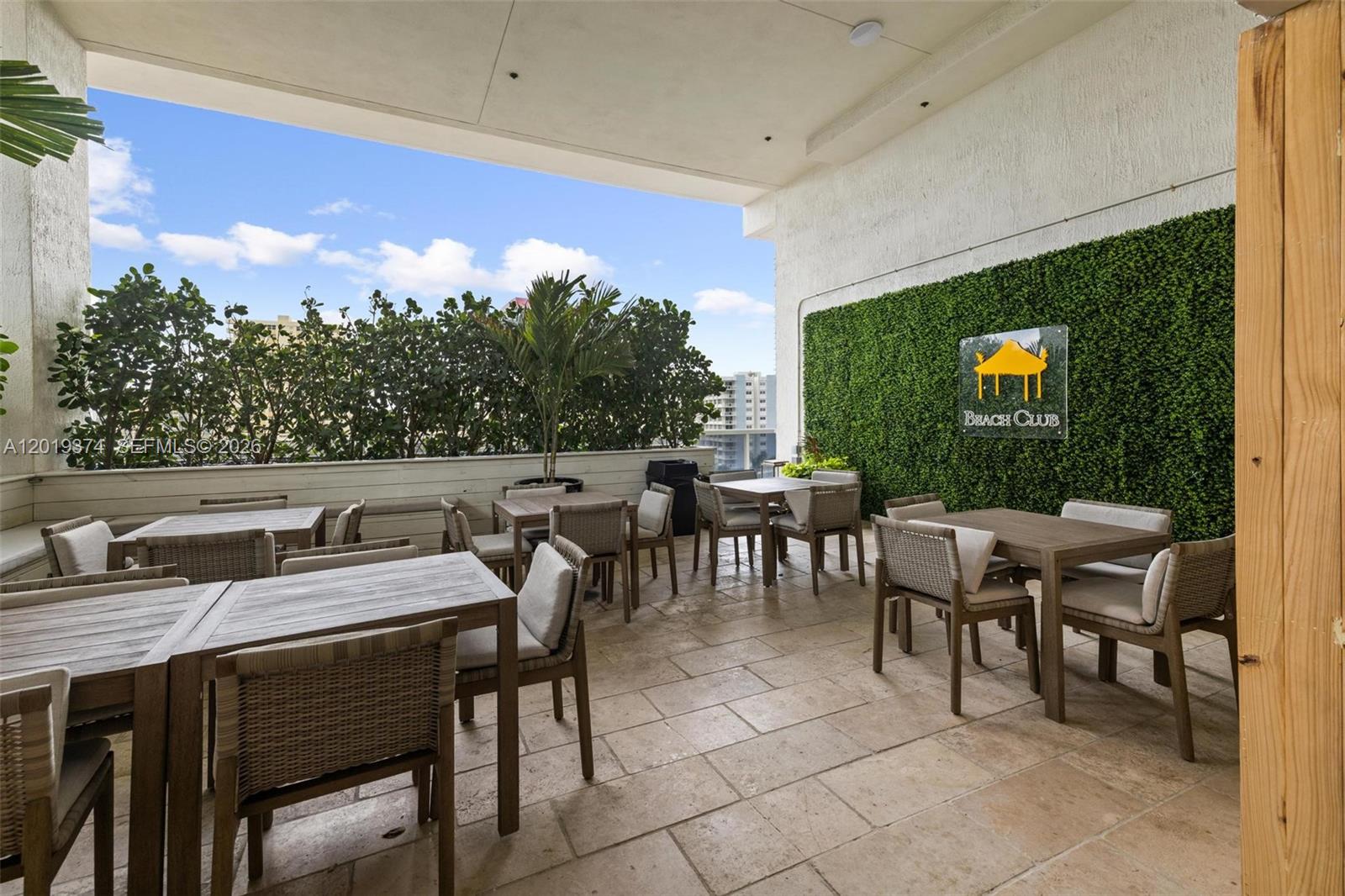 BEACH CLUB II - Residential