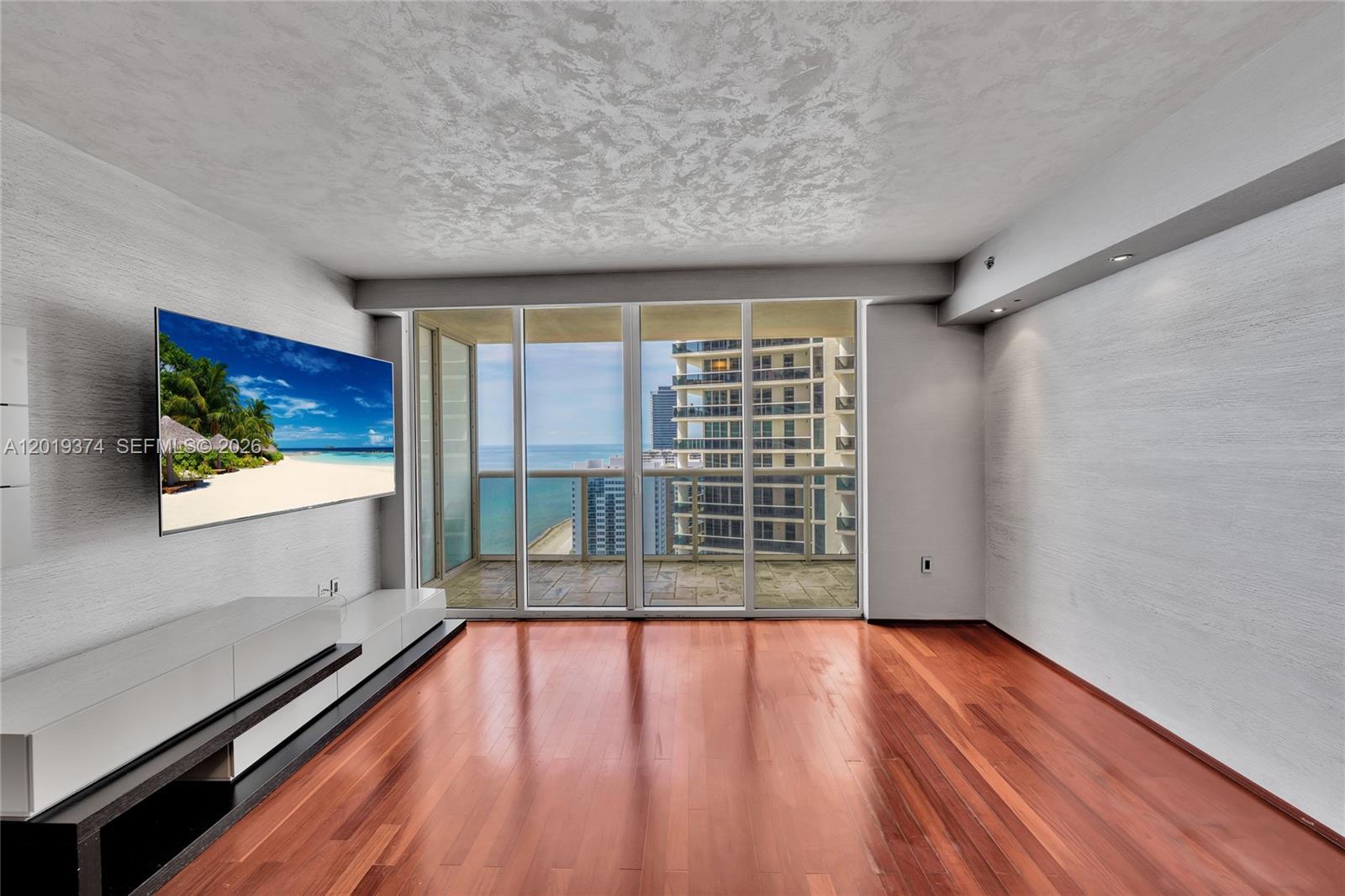 BEACH CLUB II - Residential