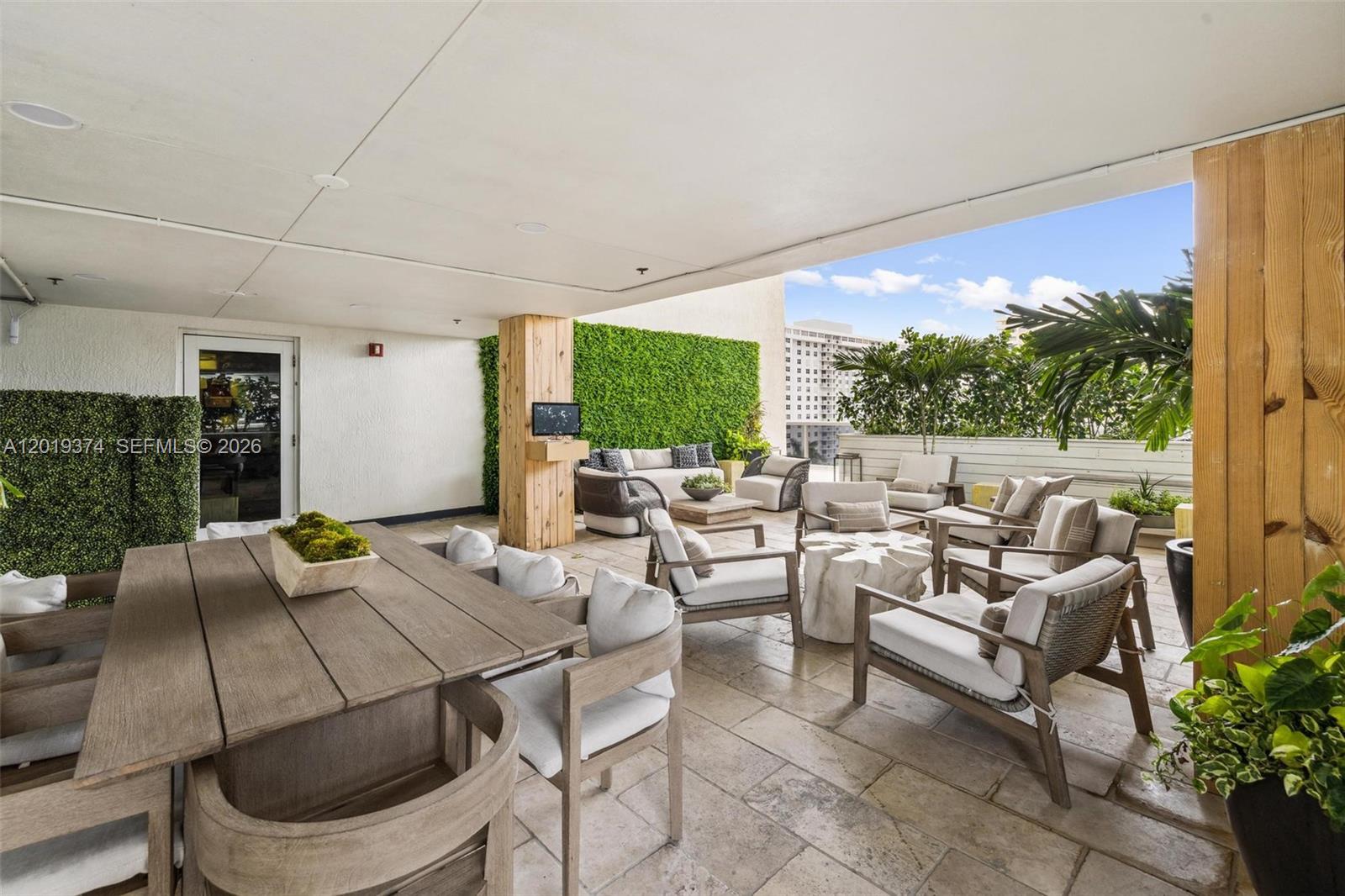 BEACH CLUB II - Residential