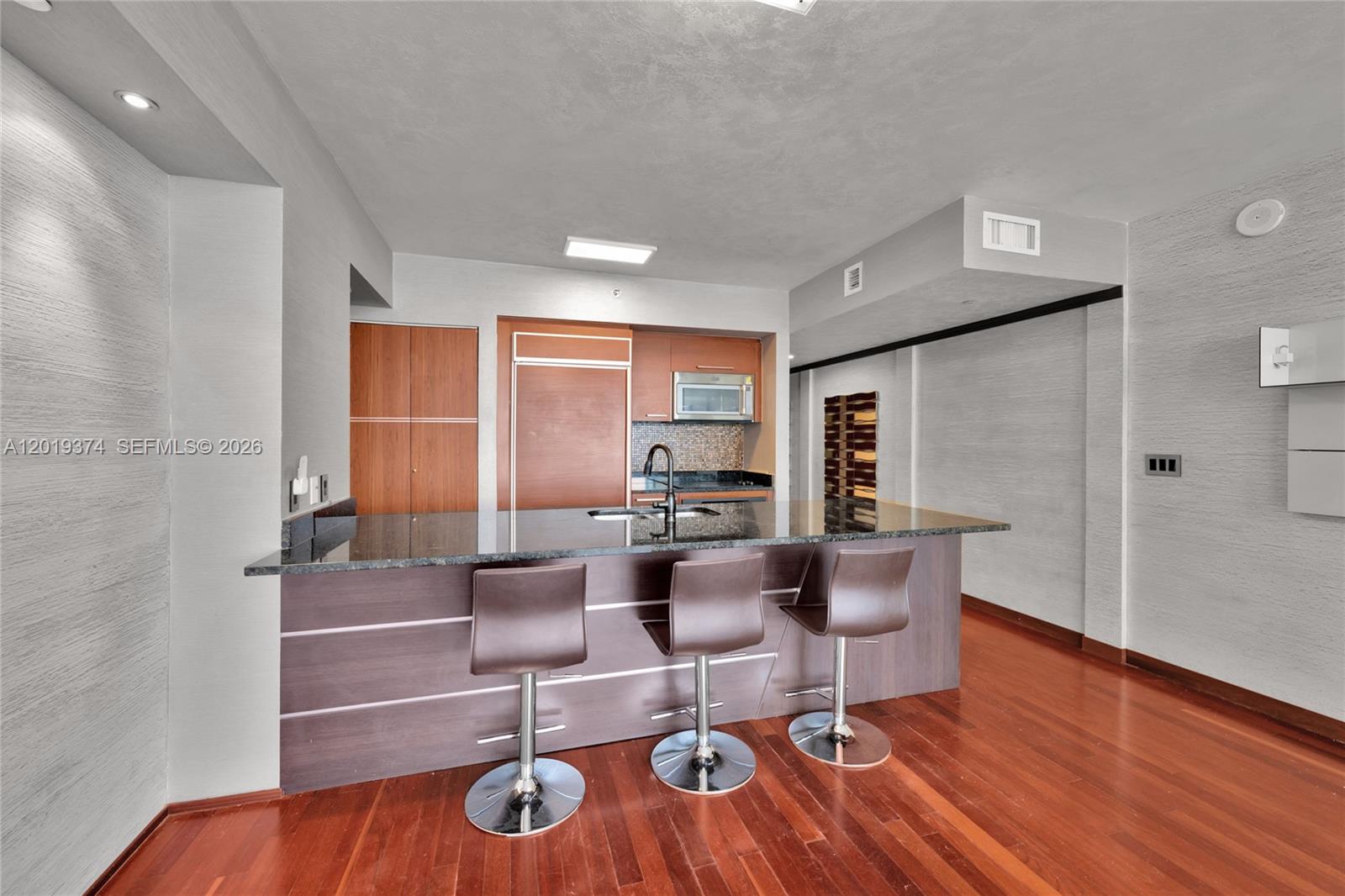 BEACH CLUB II - Residential