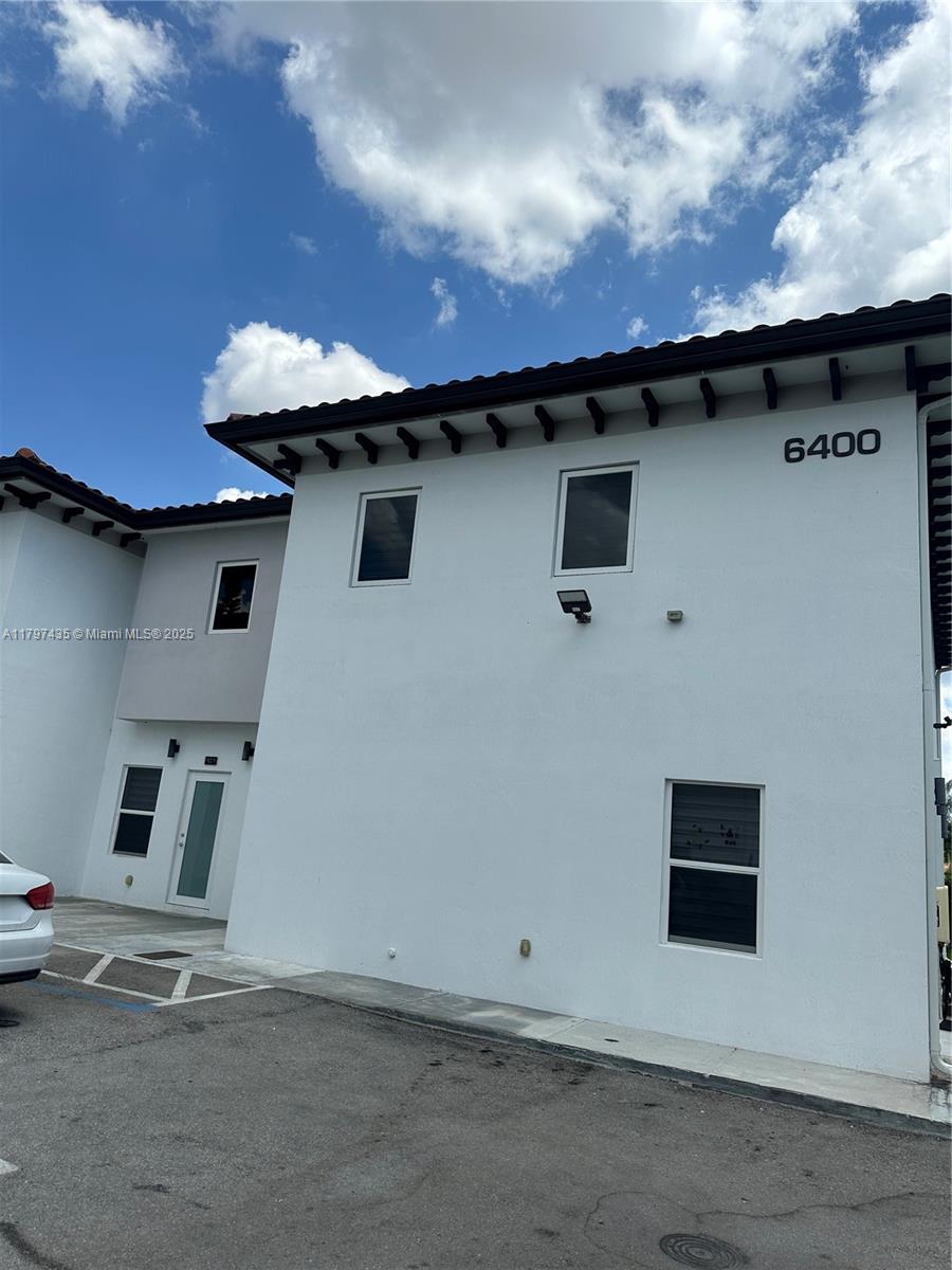 6400 Sw 139th Avenue Rd 101, Miami, Broward County, Florida - 2 Bedrooms  
3 Bathrooms - 