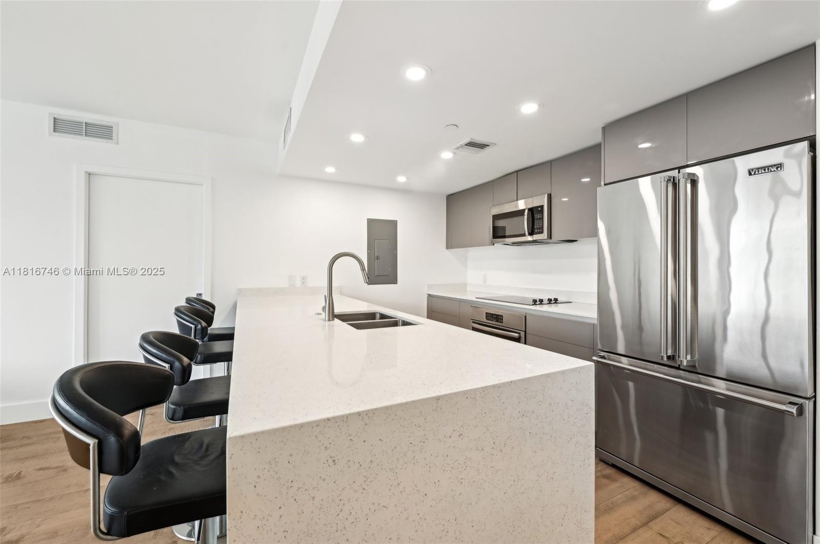 THE HIGHLANDS CONDO - Residential