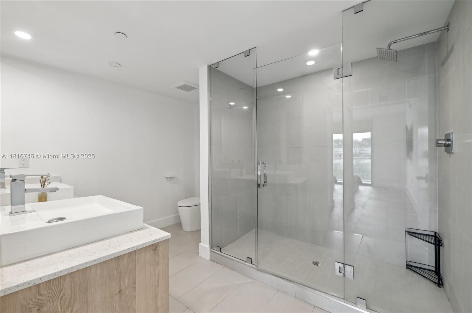 THE HIGHLANDS CONDO - Residential