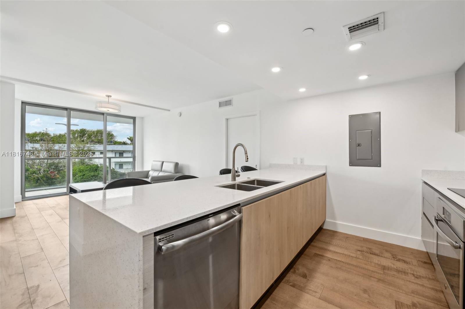 THE HIGHLANDS CONDO - Residential