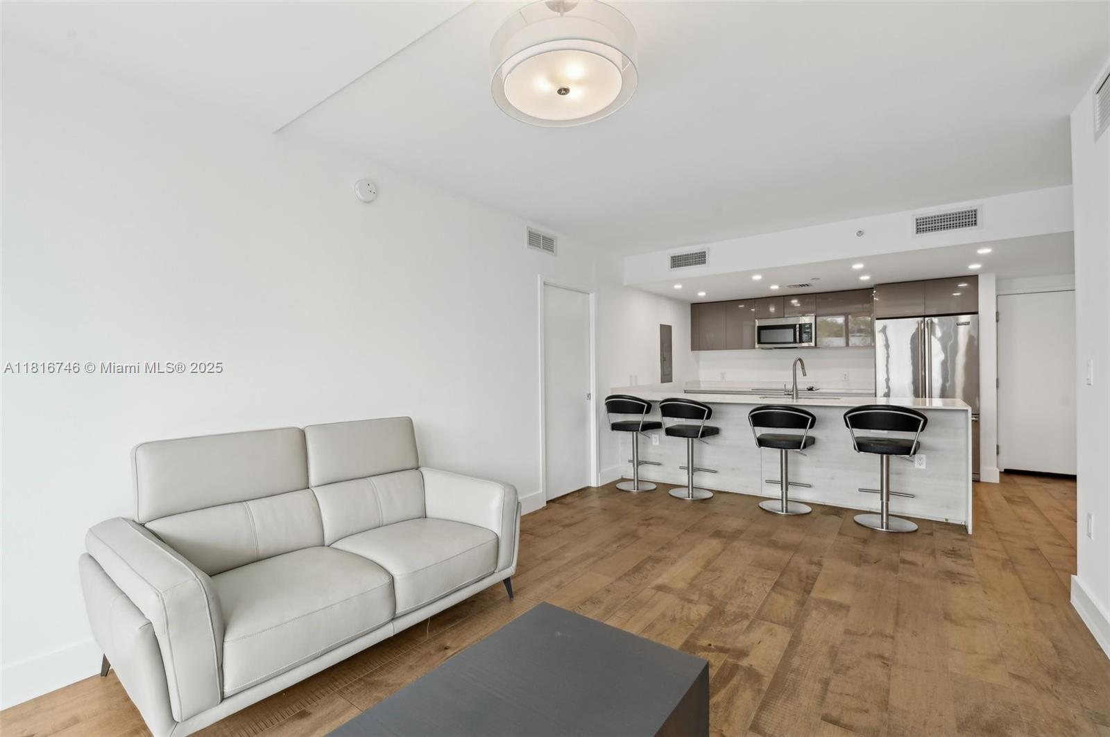 THE HIGHLANDS CONDO - Residential