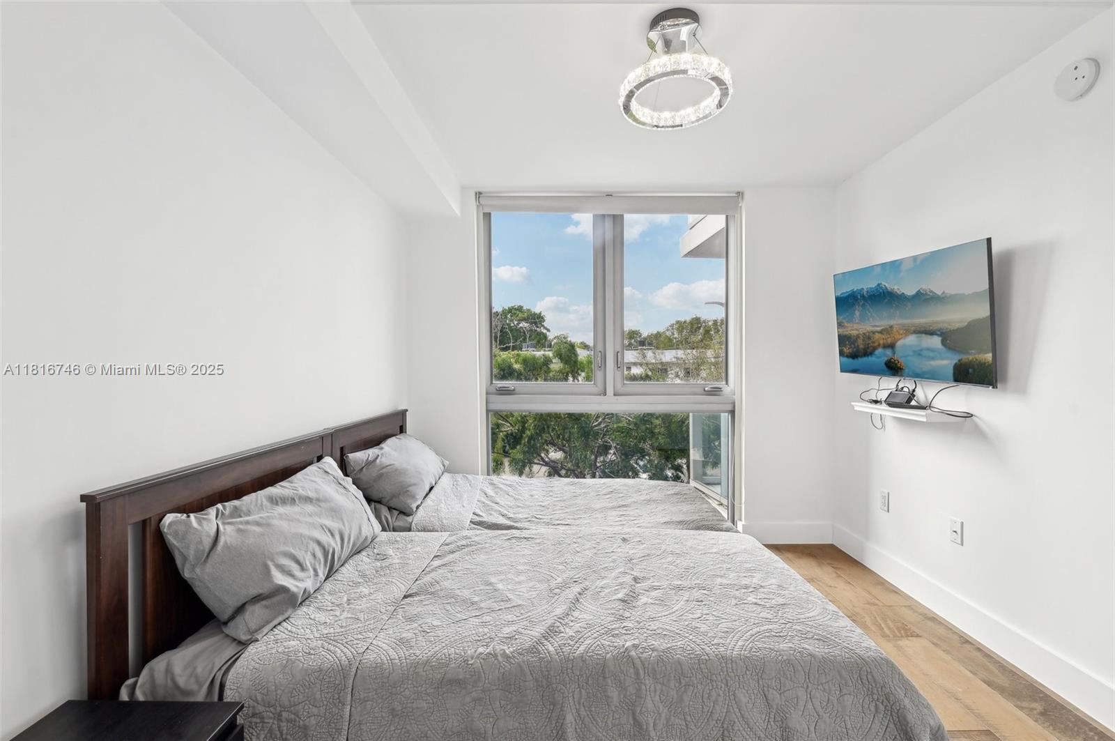 THE HIGHLANDS CONDO - Residential