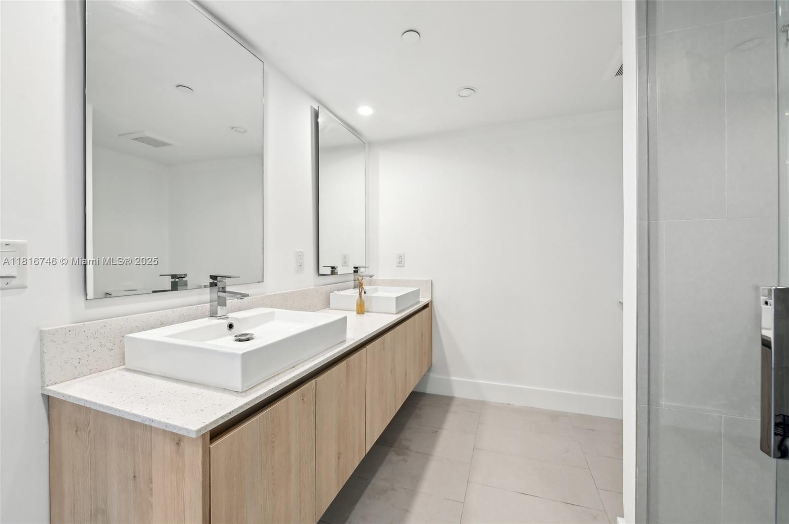 THE HIGHLANDS CONDO - Residential