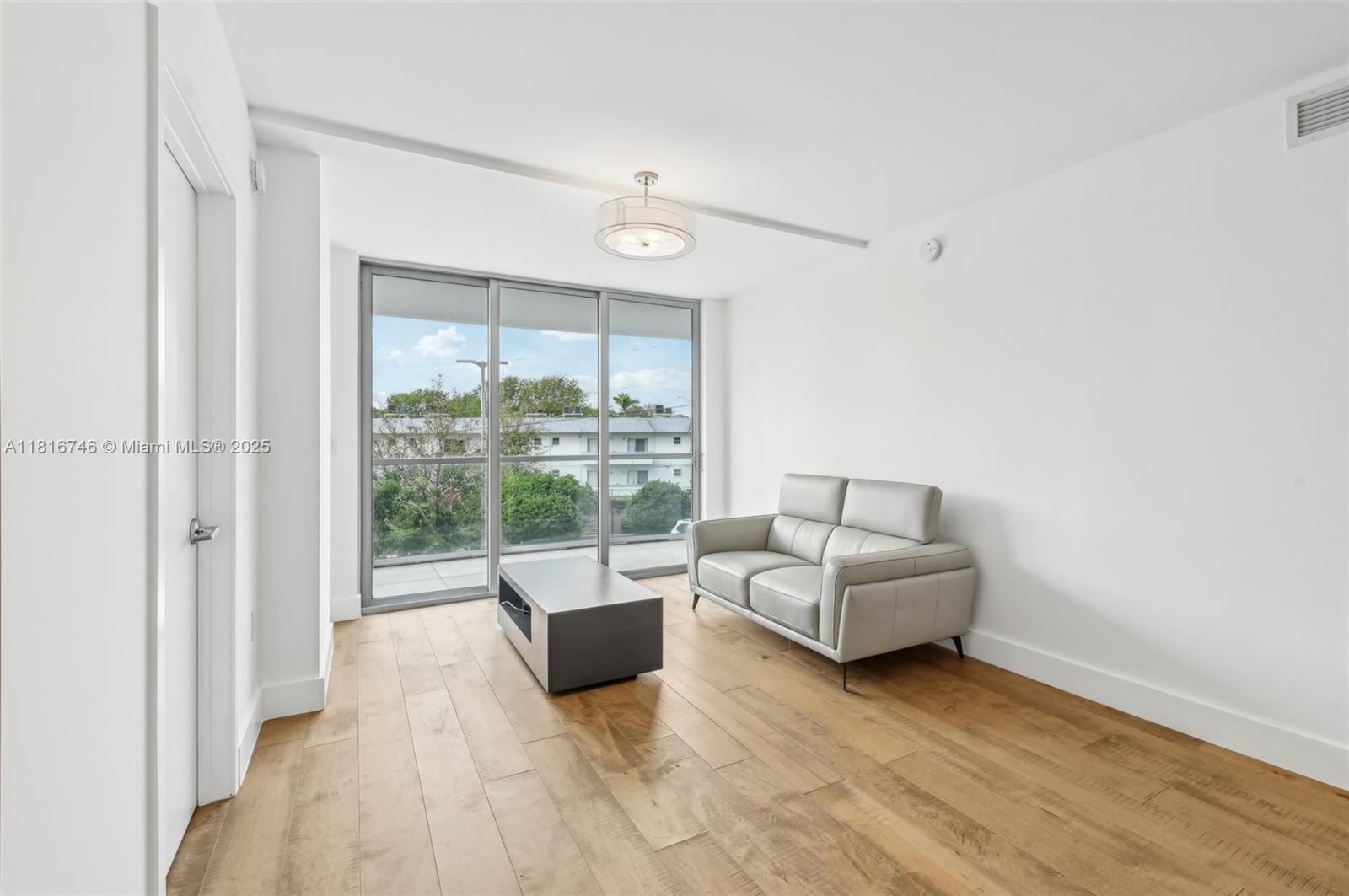 THE HIGHLANDS CONDO - Residential