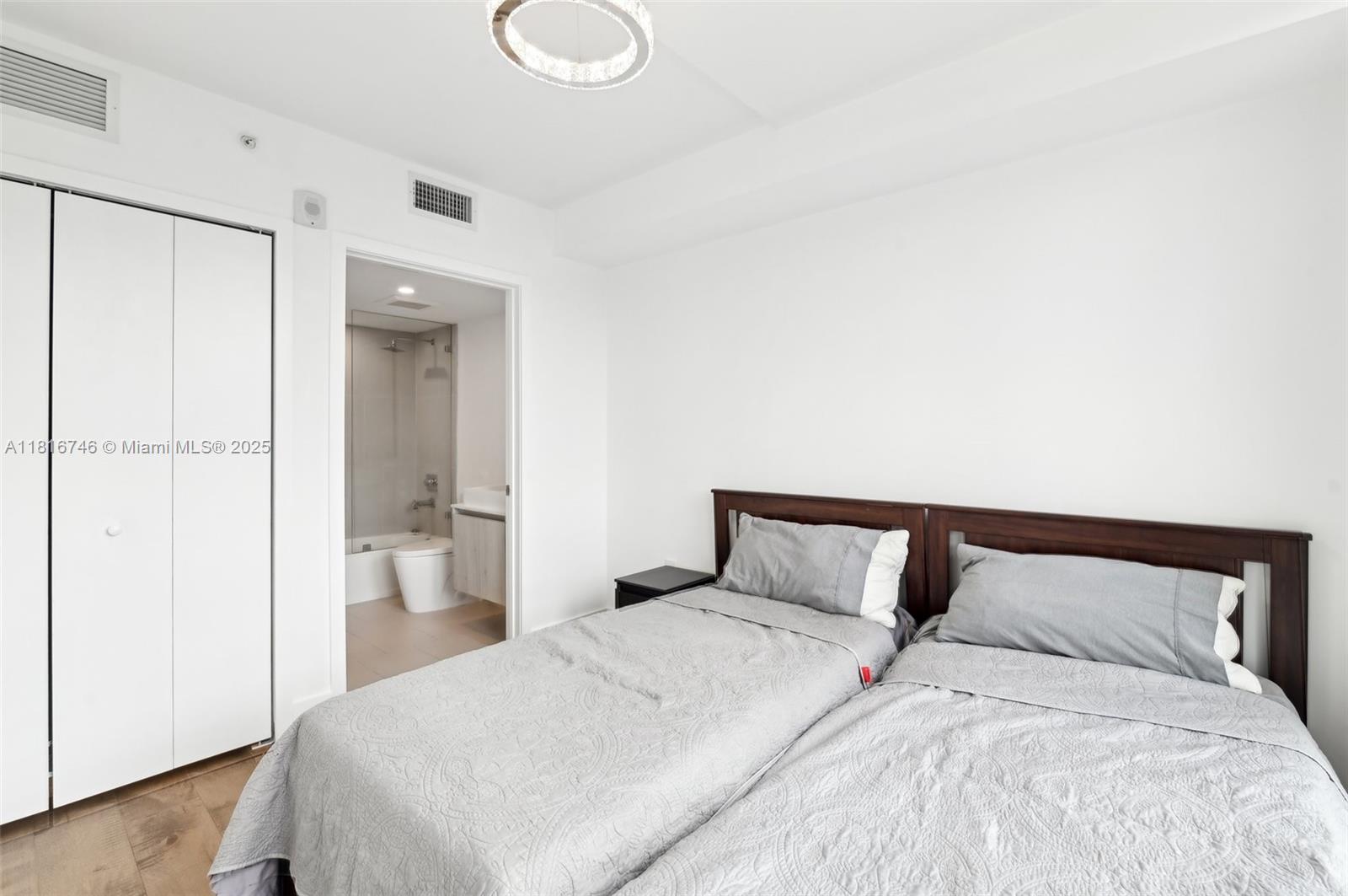 THE HIGHLANDS CONDO - Residential