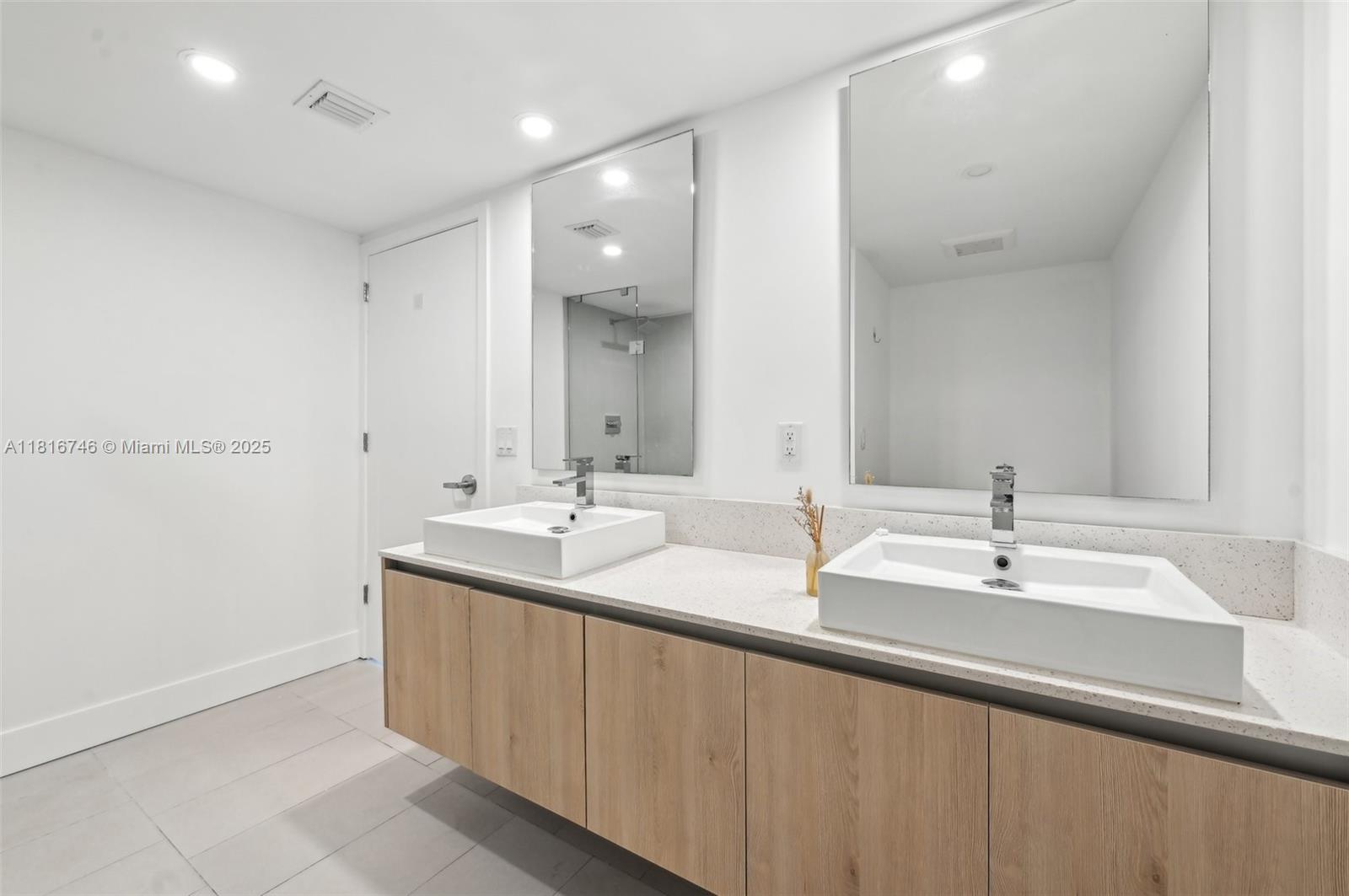 THE HIGHLANDS CONDO - Residential