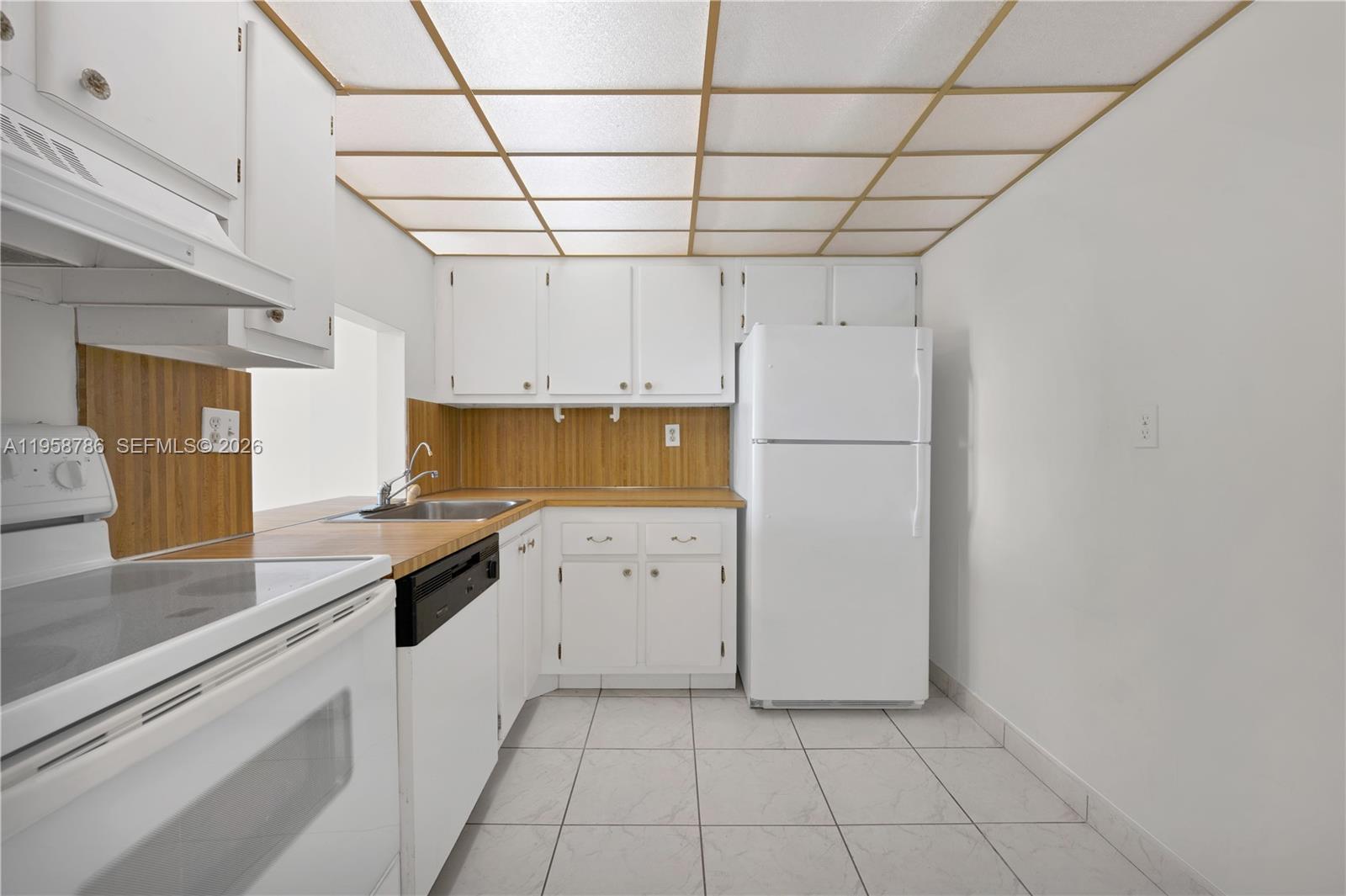 WINDWOOD CONDO - Residential