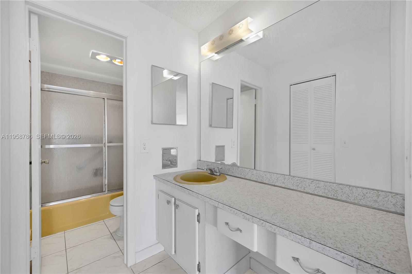 WINDWOOD CONDO - Residential