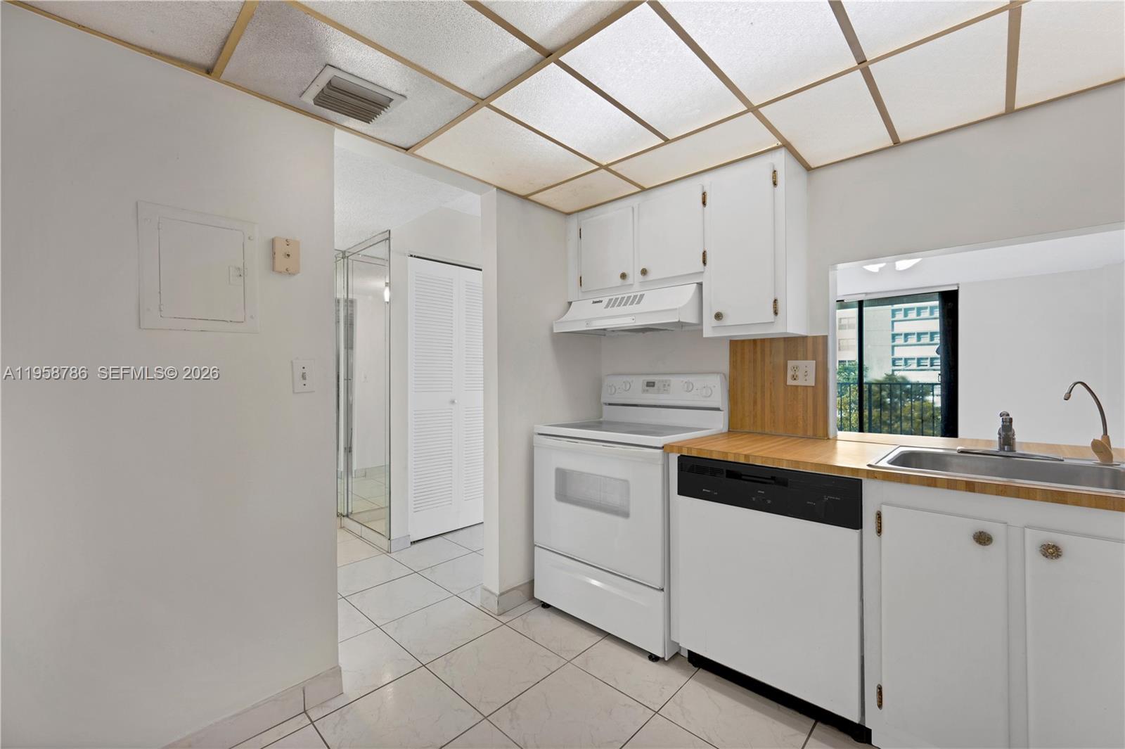 WINDWOOD CONDO - Residential