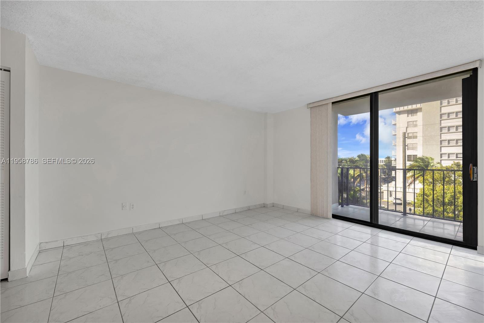 WINDWOOD CONDO - Residential