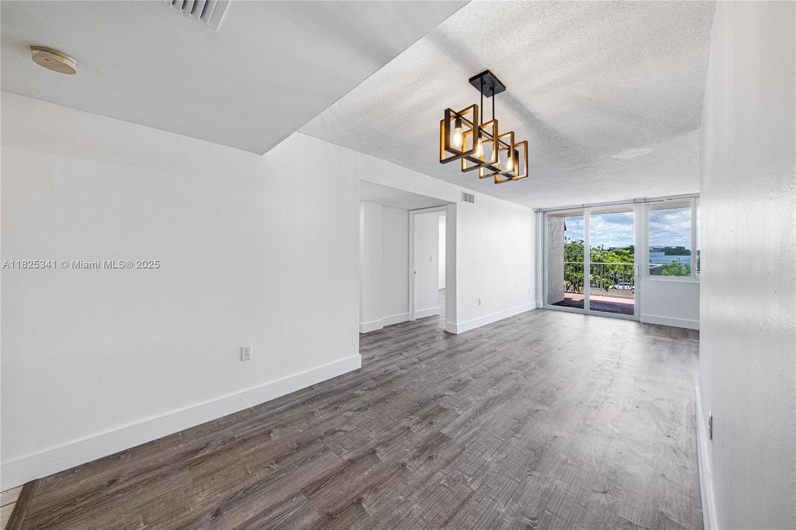 10700 SW 108th Ave C316, Miami, FL, 33176/$335,000 2 10700 SW 108th Ave C316