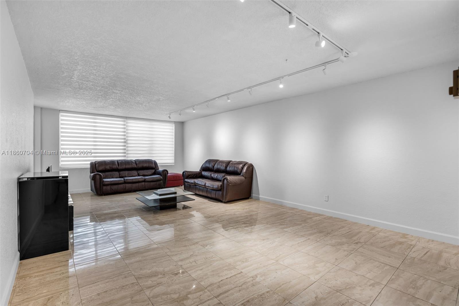 5401 Collins Ave 211