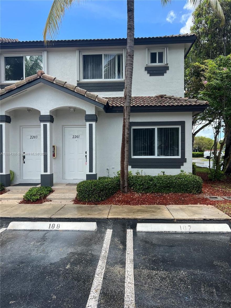 GREAT TOWNHOUSE IN GATED COMMUNITY OF TOWNGATE. 2 BEDROOMS WITH THEIR OWN BATHROOMS UPSTAIRS & 1/2 BATH DOWNSTAIRS, CARPETED THROUGH OUT, WITH SMALL FENCED BACK YARD. COMMUNITY HAS GUARD AT GATE AND COMMUNITY POOL.  HOA COVER ATT BASIC CABLE, INTERNET, PAINTING OF BUILDING, ROOF AND COMMON AREAS.