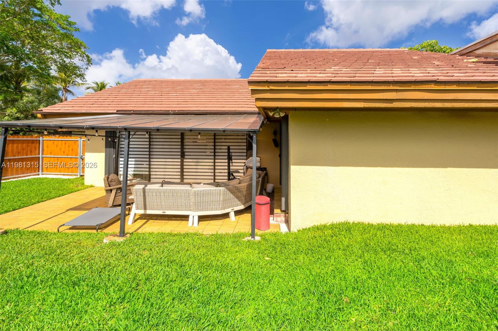 SKY LAKE VILLAS - Residential