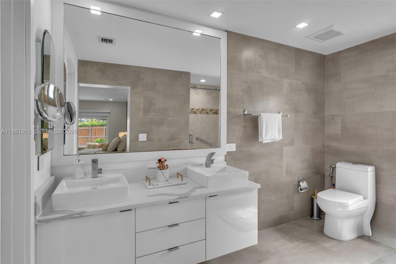 SKY LAKE VILLAS - Residential