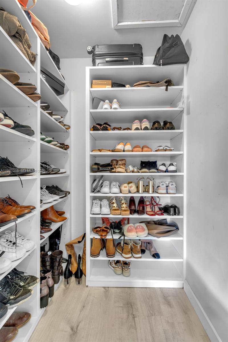 SKY LAKE VILLAS - Residential