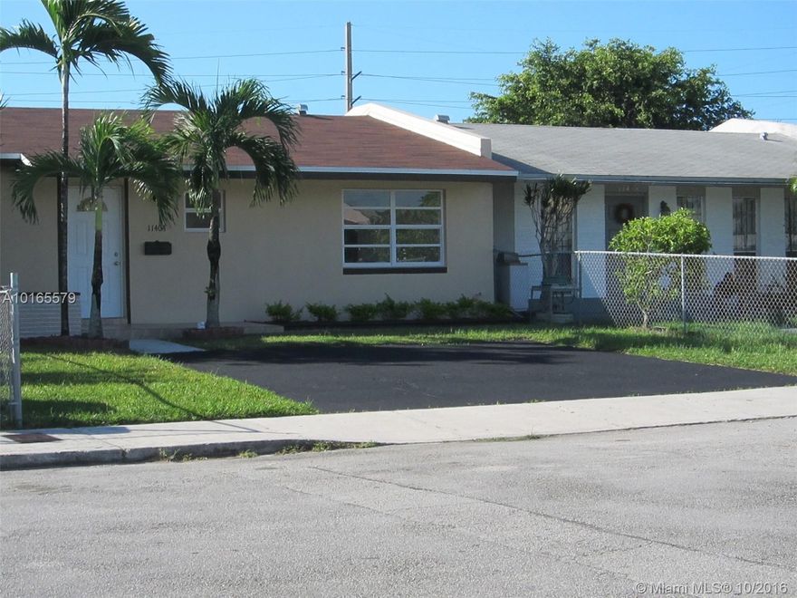 Fantastic Bay! Beautiful townhouse totally remodeled. New roof, kitchen, bathroom, water heater, floor, everything is new. Only thing missing is a buyer's touch and furniture. No association fee, centrally located near shopping, schools and major highways. Property has 3 bedrooms and 1 bathroom.