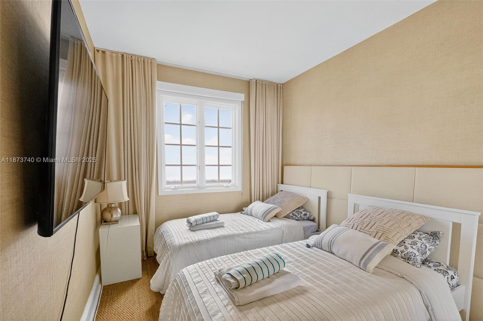 SEASIDE CONDO - Residential