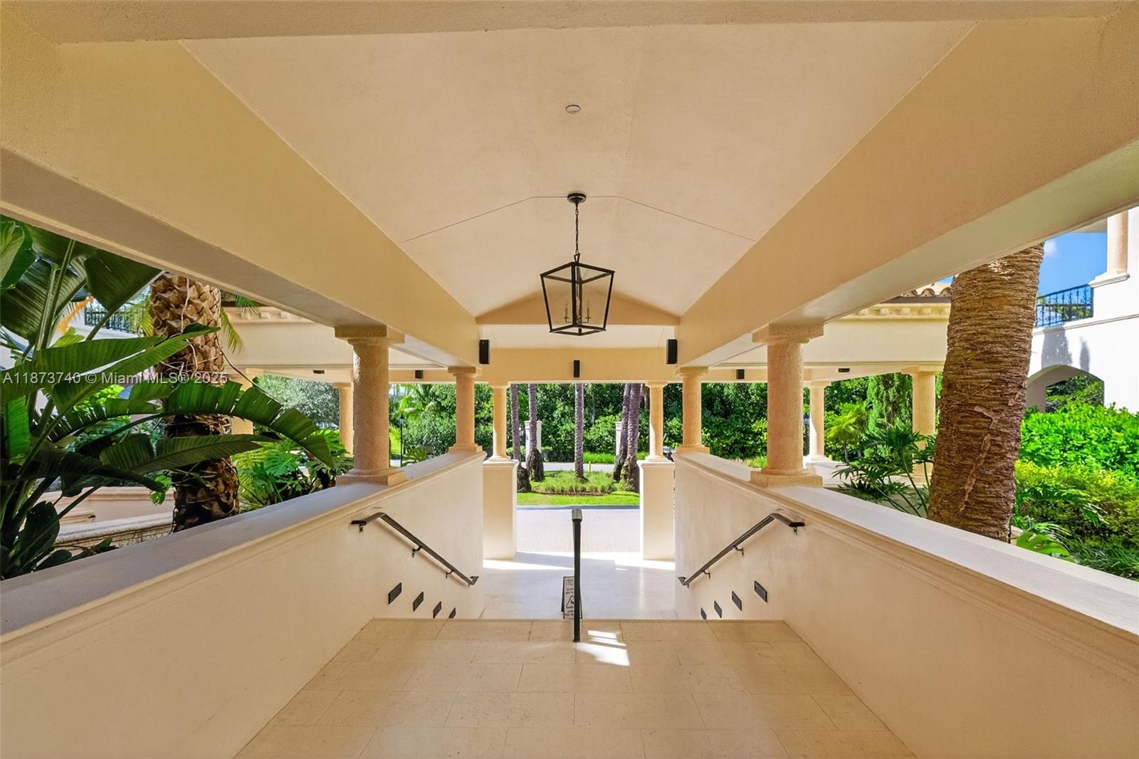 SEASIDE CONDO - Residential