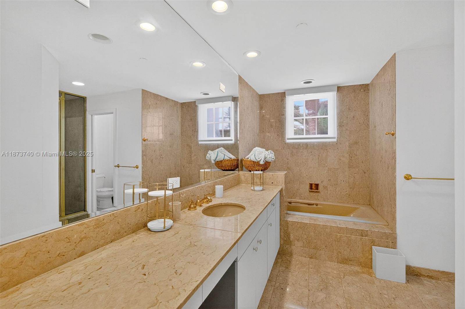 SEASIDE CONDO - Residential