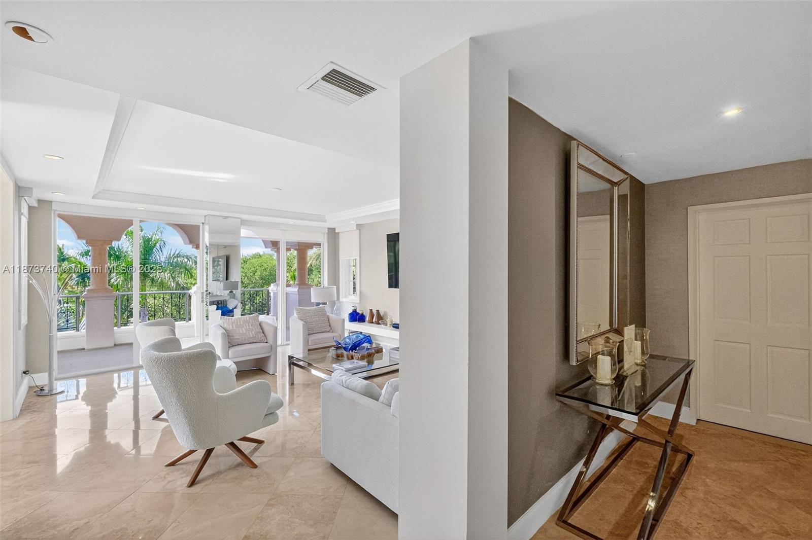 SEASIDE CONDO - Residential