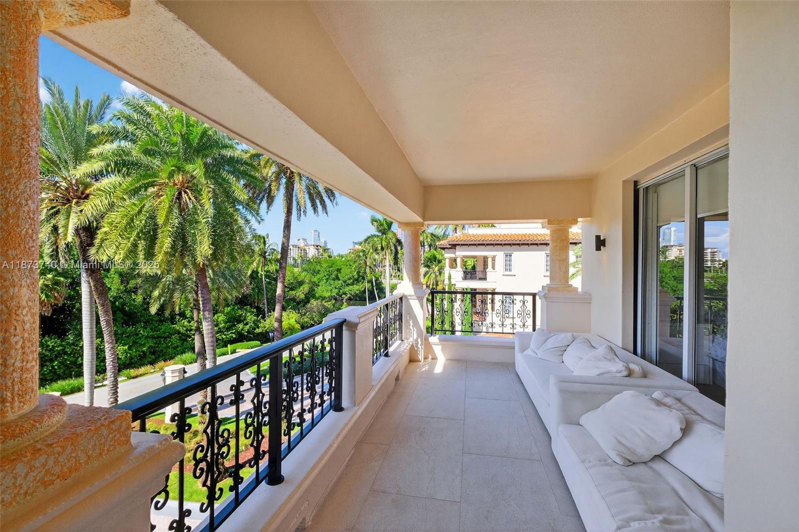 SEASIDE CONDO - Residential