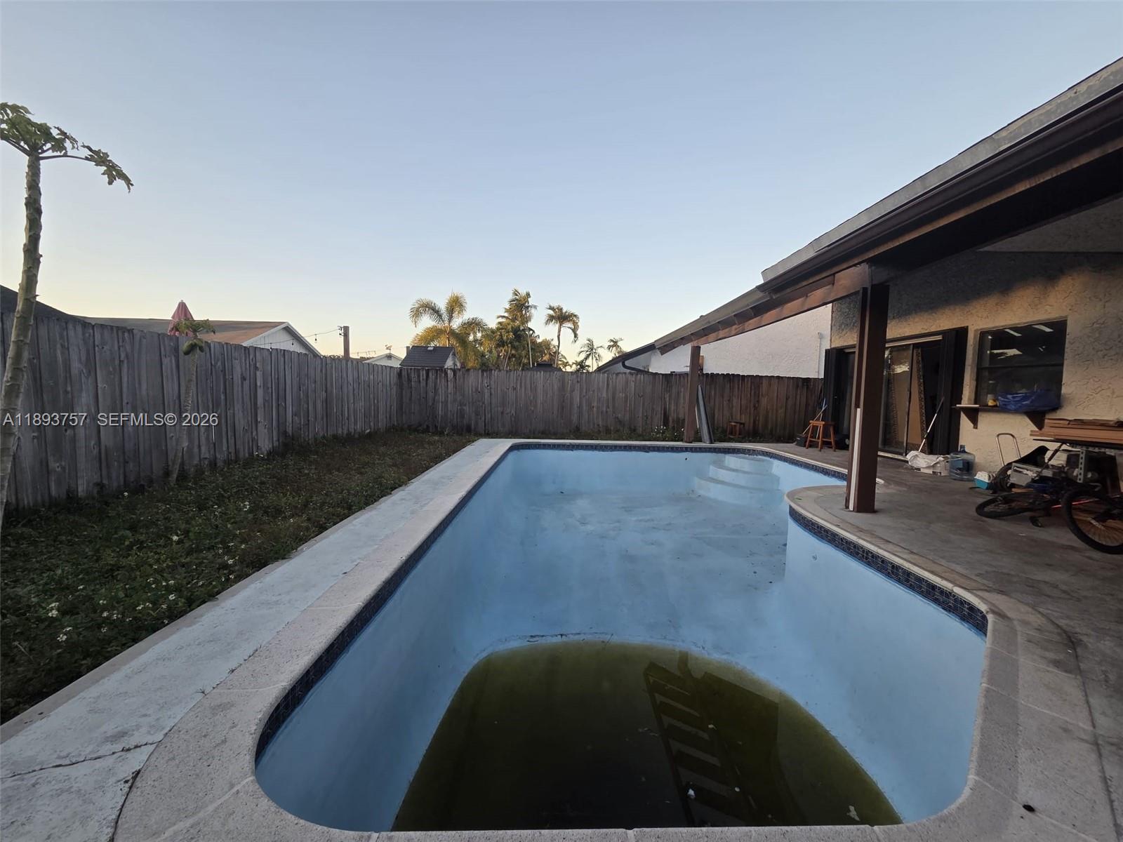 CALUSA CLUB ESTATES 5TH A - Residential