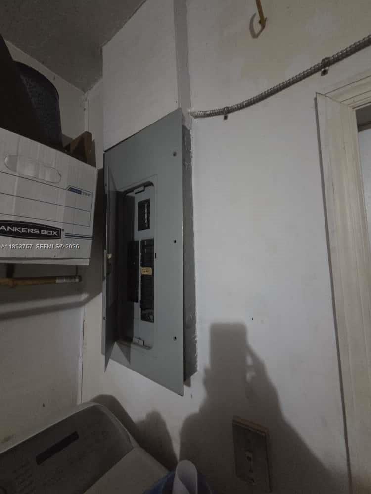 CALUSA CLUB ESTATES 5TH A - Residential