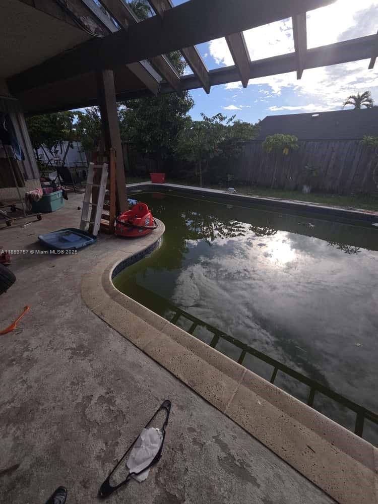 CALUSA CLUB ESTATES 5TH A - Residential