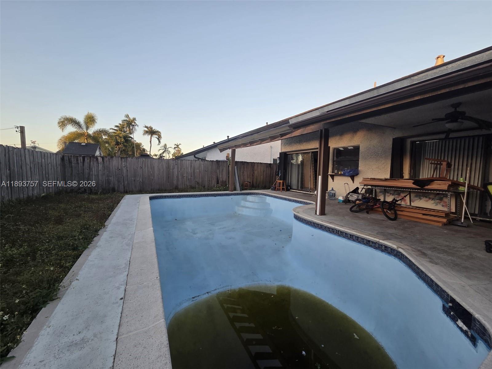 CALUSA CLUB ESTATES 5TH A - Residential