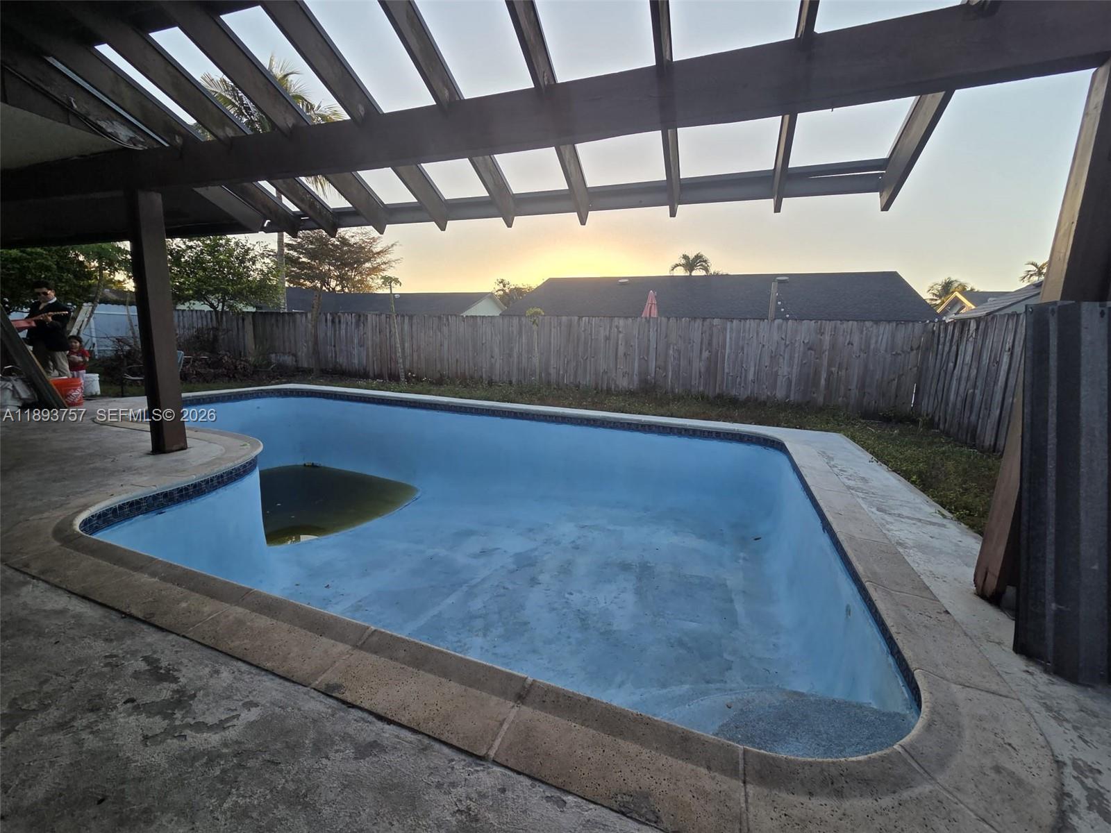 CALUSA CLUB ESTATES 5TH A - Residential