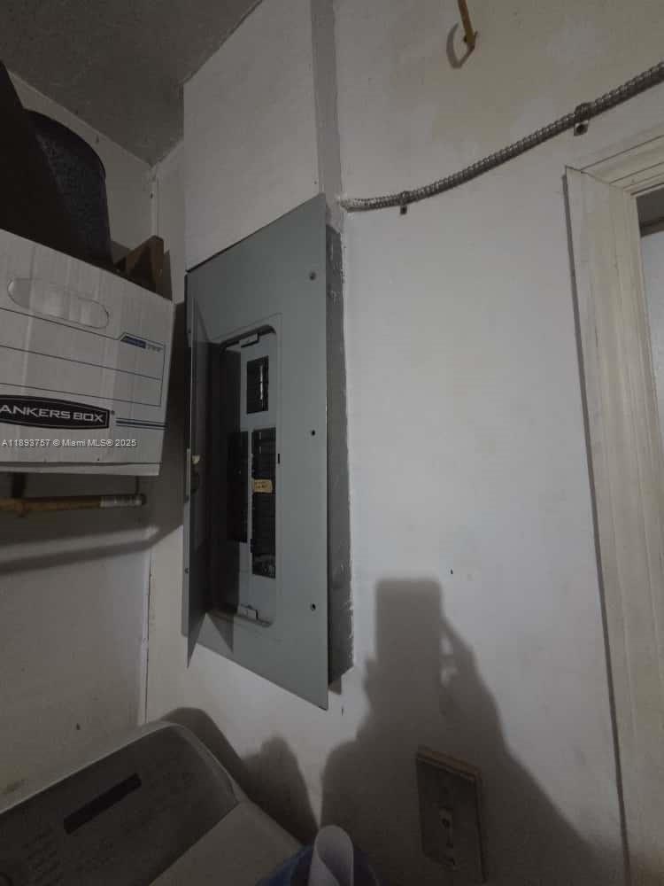 CALUSA CLUB ESTATES 5TH A - Residential