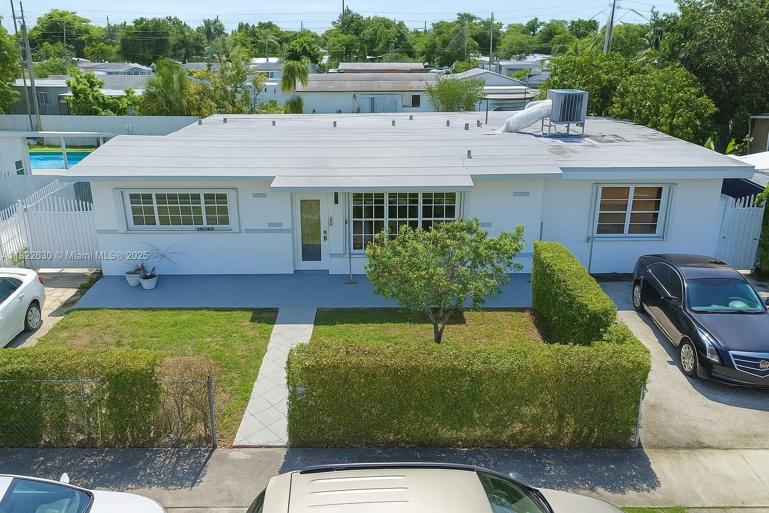PALM SPRINGS ESTS 9TH ADD - Residential